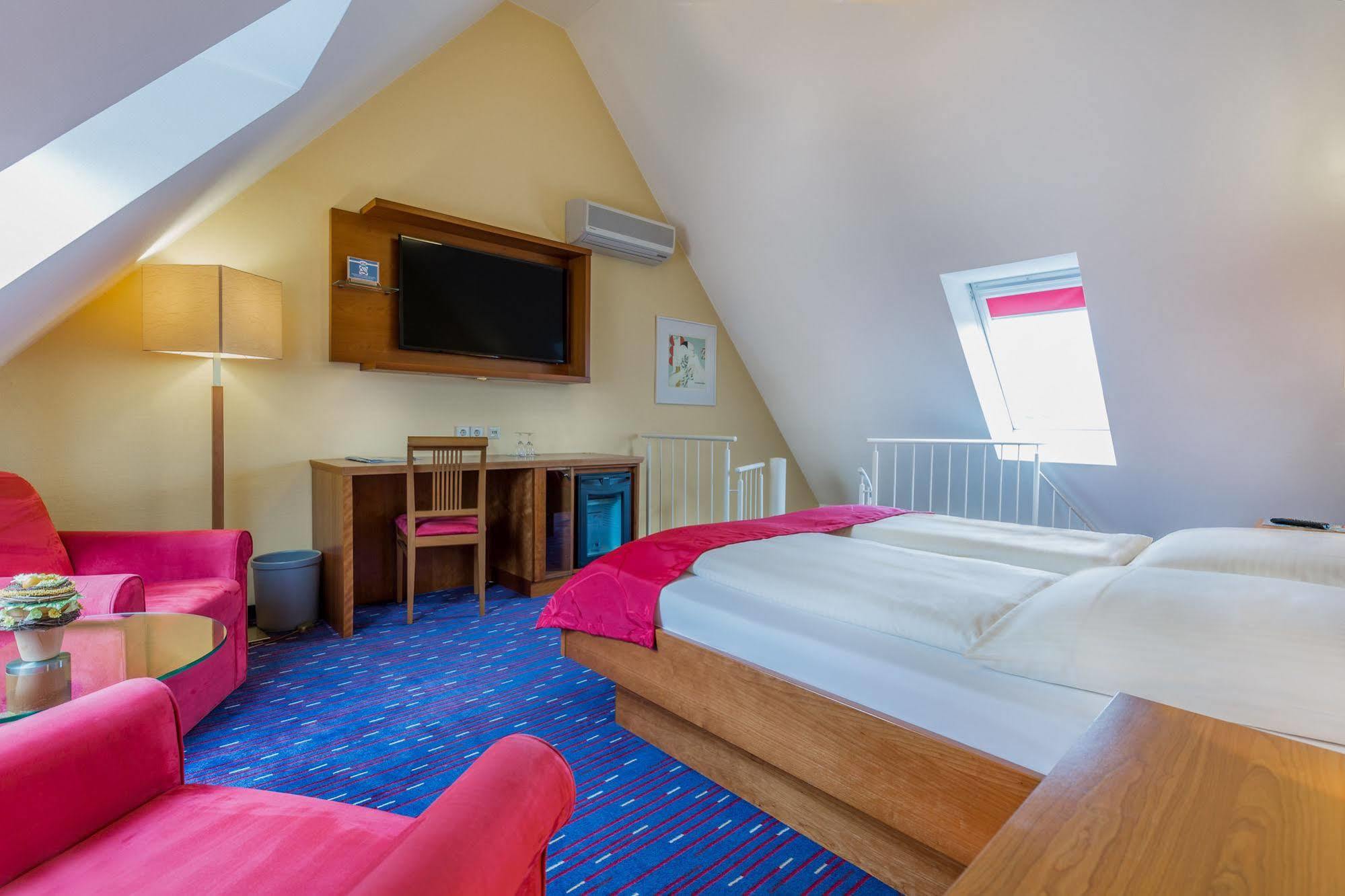 Hotel Am Schillerpark Esslingen am Neckar Dış mekan fotoğraf