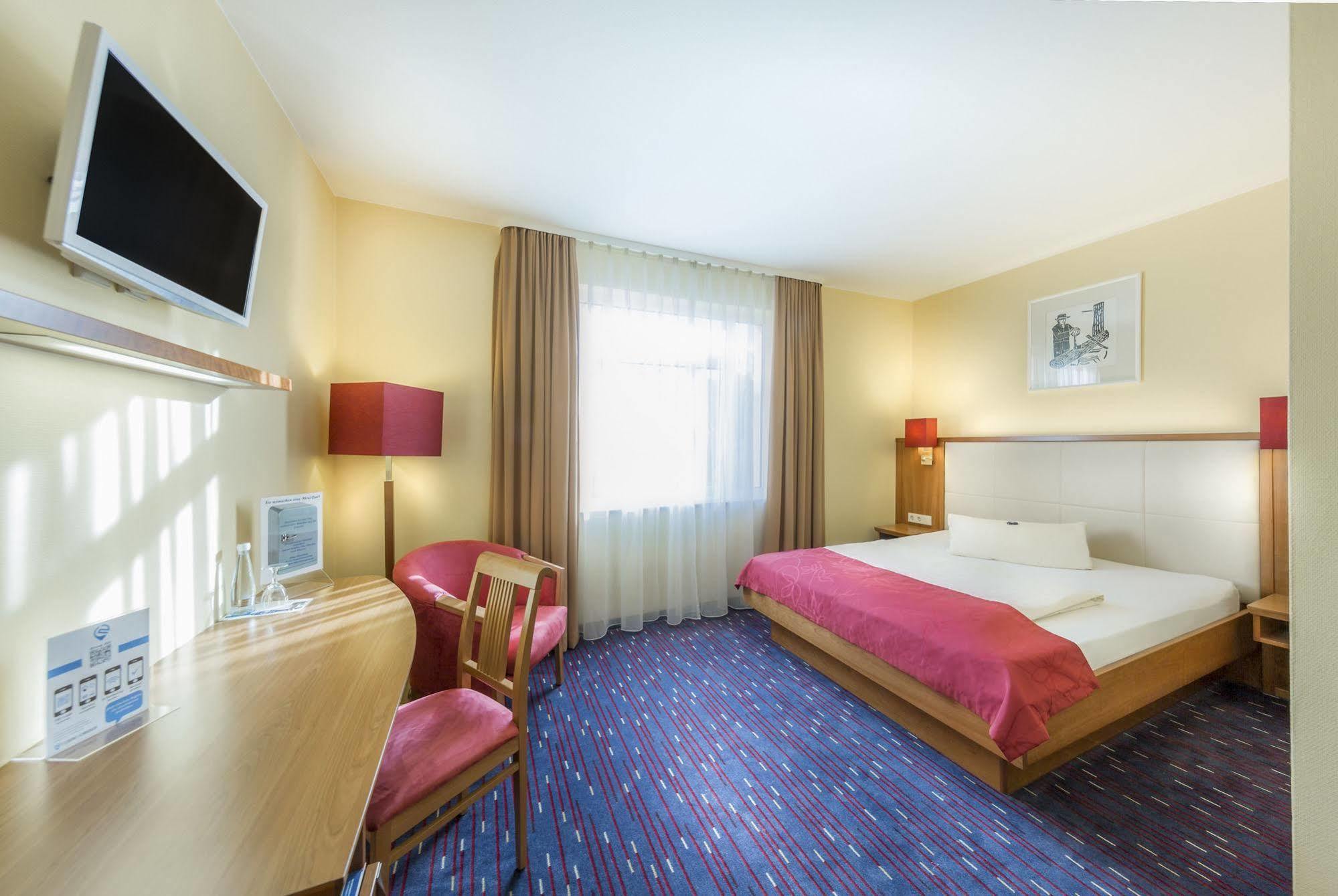 Hotel Am Schillerpark Esslingen am Neckar Dış mekan fotoğraf
