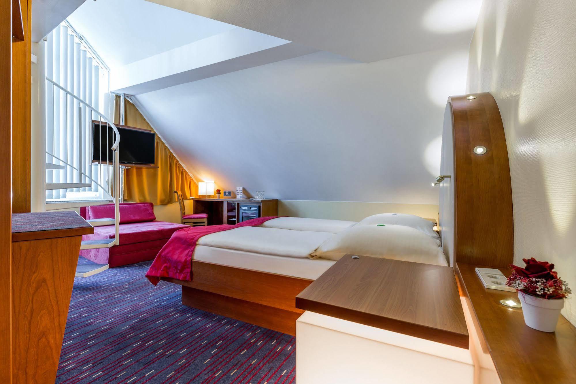 Hotel Am Schillerpark Esslingen am Neckar Dış mekan fotoğraf